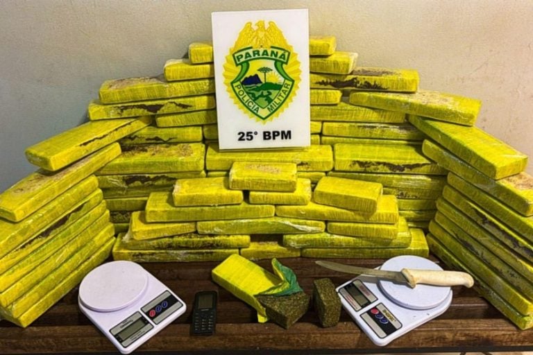 Quase 100 tabletes de maconha são apreendidos no Dom Pedro I.