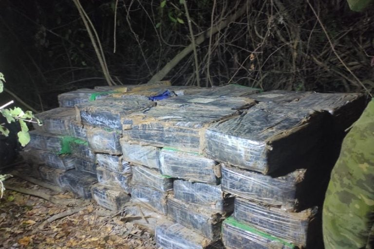 R$ 2 milhões em maconha são apreendidos em ilha no rio Paraná.