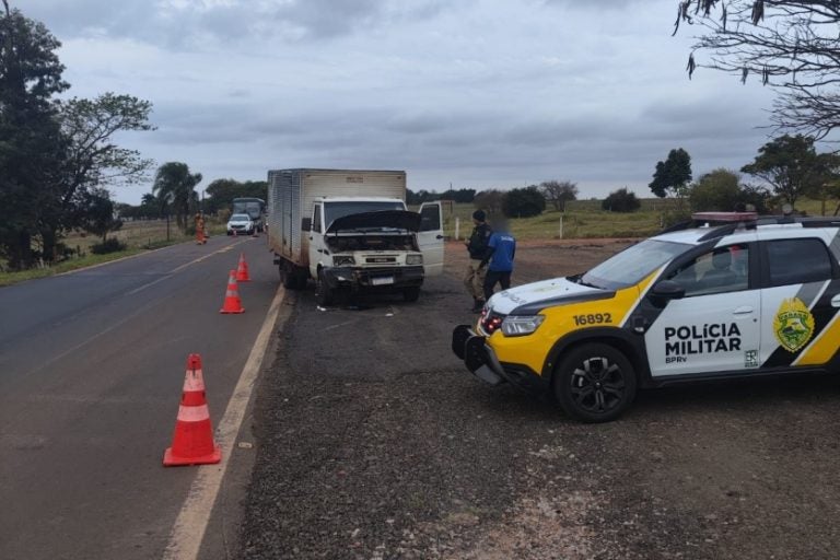 Colisão traseira na PR-082 deixa motociclista ferido.