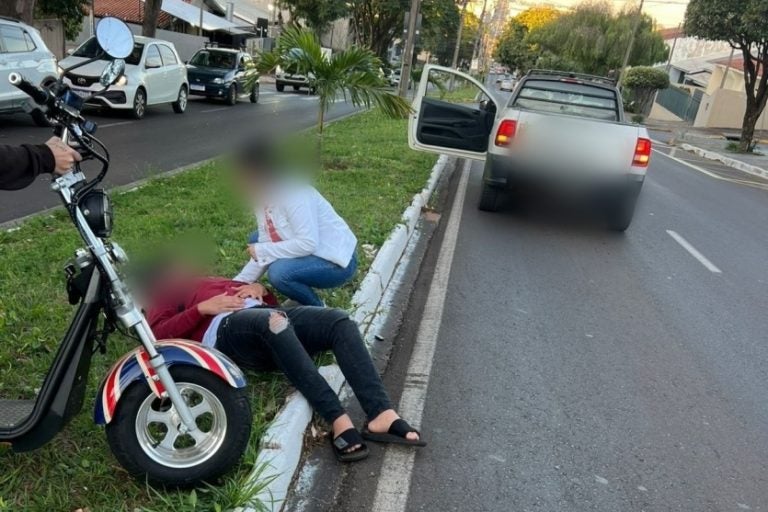 Colisão traseira em Umuarama deixa adolescente ferido