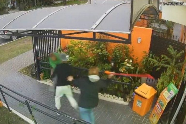 Ladrão com arma falsa: o caso repercutiu pela ousadia do assaltante e pela reação dos funcionários.