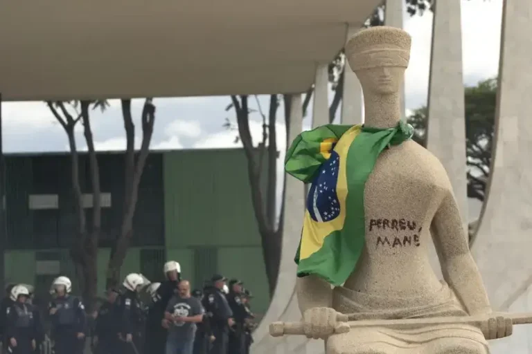 Moraes Mantém Condenação De Cabeleireira Que Pichou Estátua