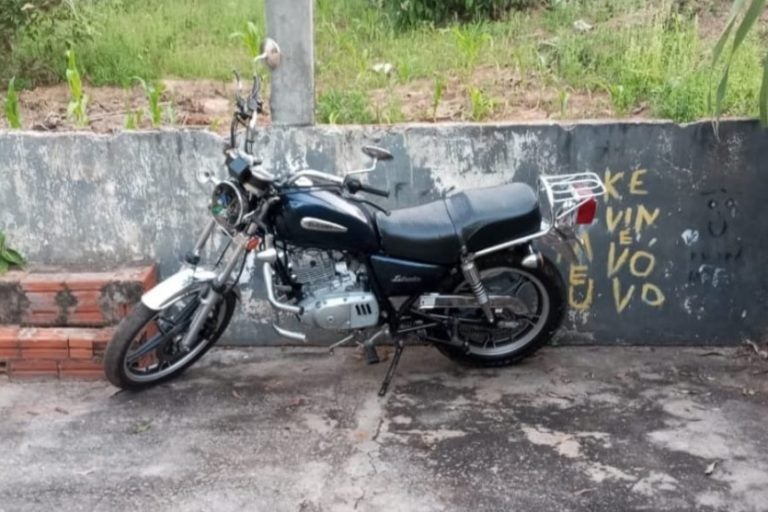 Motocicleta furtada: o veículo havia sido furtado no domingo (17).
