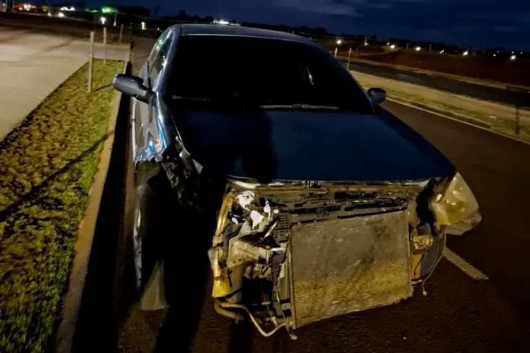 PR-323: a colisão ocorreu no trevo de acesso ao distrito de Cianortinho.