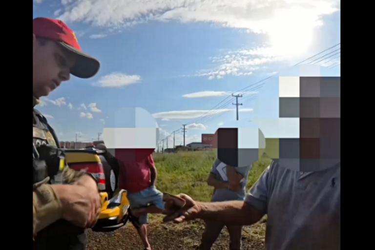 Policiais Rodoviários Prendem Caminhoneiro Por Corrupção