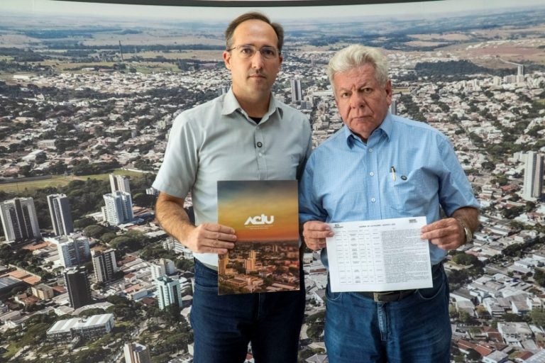 Prefeitura de Umuarama: entre os principais contratos previstos, o maior é de R$ 6,38 milhões para instalação de postes com luminárias na PR-323.