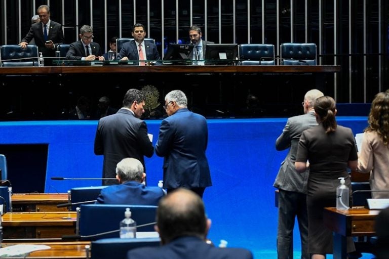 Senado: devido a um pedido de urgência, o PL não passará pelas comissões temáticas.