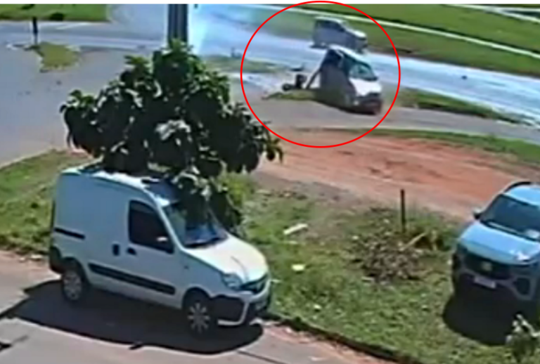 Umuarama Vídeo Mostra Colisão Entre Carro E Moto Na Pr 323
