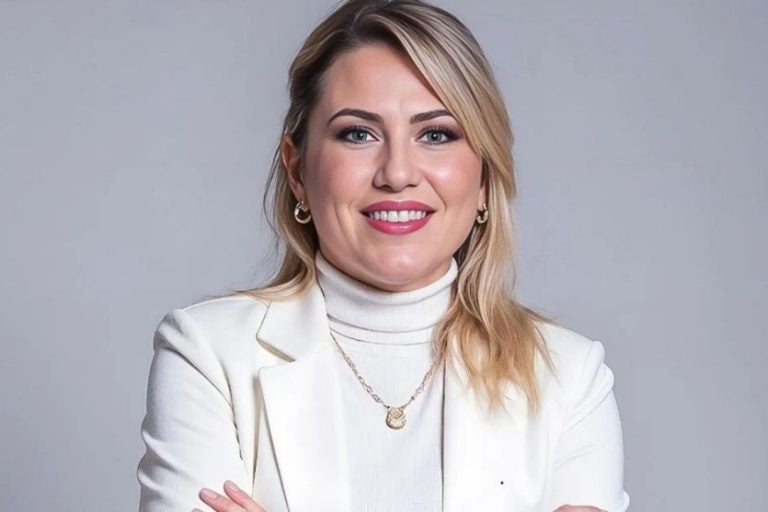 Vice-prefeita: Juliana Maria Teixeira foi eleita vice-prefeita em 2020, tornando-se a primeira mulher a ocupar o cargo na história.
