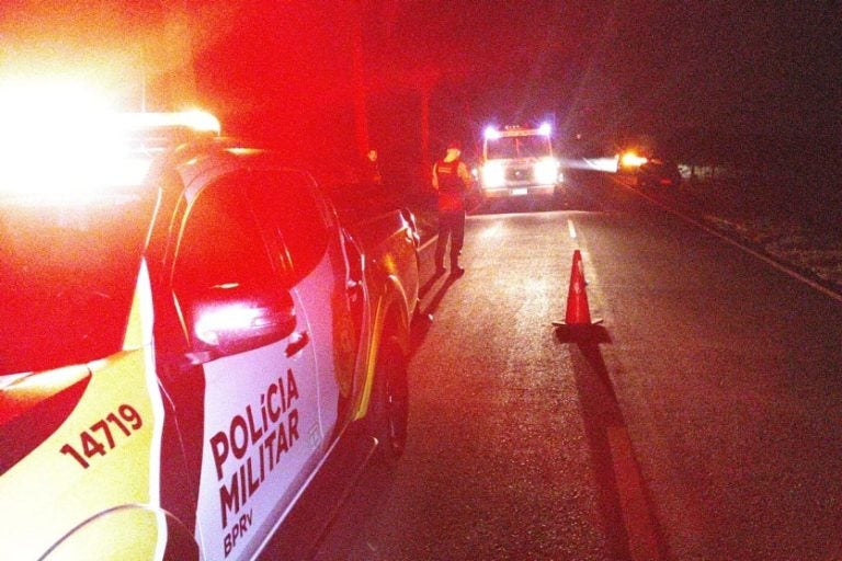 Condutor morre na PR-680, em Douradina, após colidir em árvore.