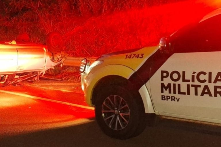 Passageira de carro morre na PRC-487 após colisão transversal entre veículos