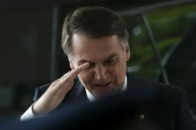 Relatório da PF sobre Bolsonaro aponta movimentação milionária