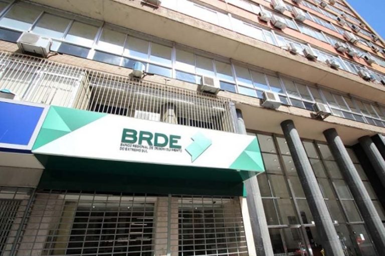 BRDE abre edital de concurso com salário de até R$ 10,1 mil.