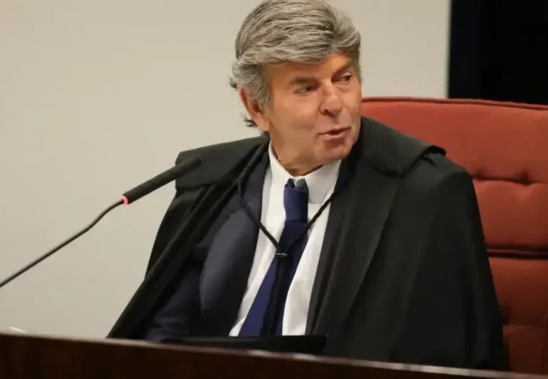Fux vota para anular ação penal contra Bolsonaro e aliados