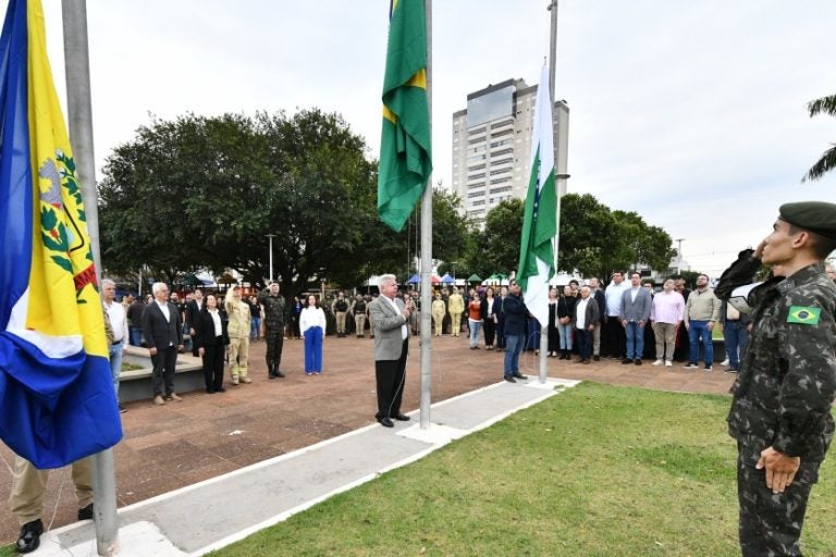 Praça Miguel Rossafa reúne autoridades pelo 7 de setembro.
