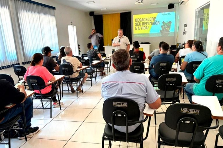 Blitz em Umuarama orienta motoristas e leva infratores a palestra
