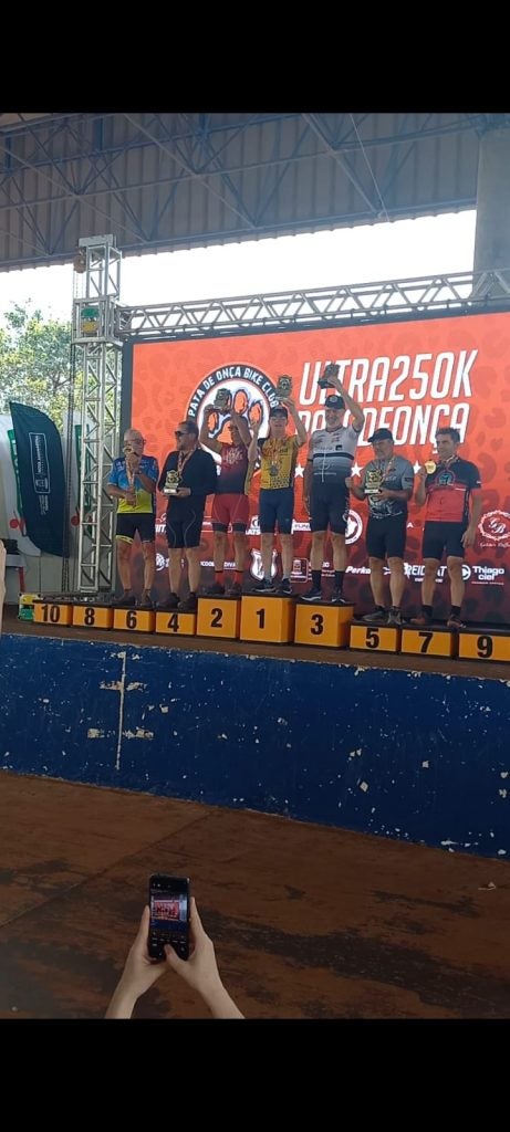Ciclista de 71 anos, campeão de ultramaratona, inspira a terceira idade