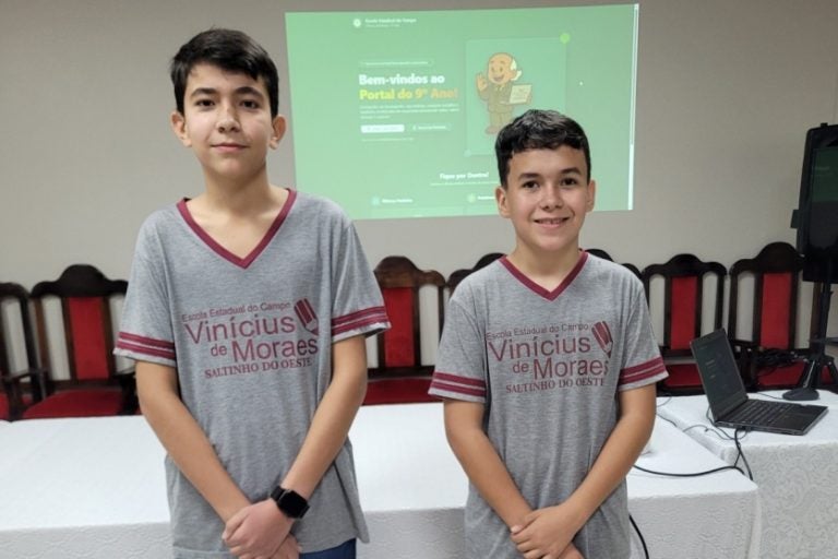 Alunos de Alto Piquiri: mais do que uma ferramenta de acompanhamento escolar, o Portal simboliza criatividade, dedicação e inovação .