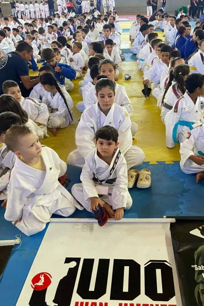 Atletas Da Associação De Judô Juan Jimenez Brilham Em Torneio Regional Em Paranavaí 1