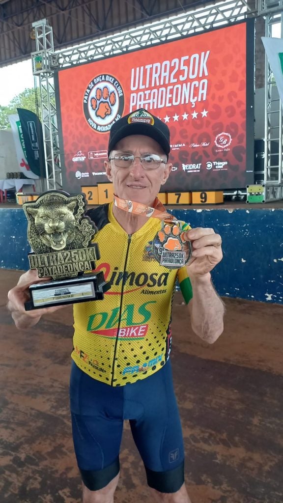 Ciclista de 71 anos, campeão de ultramaratona, inspira a terceira idade