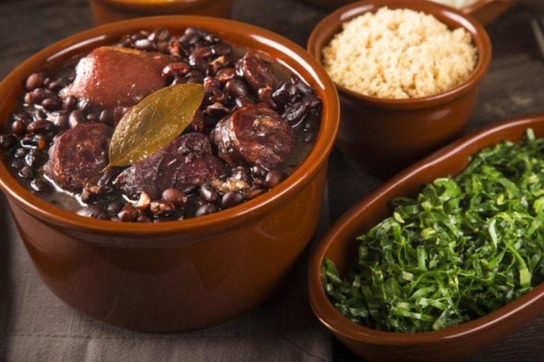 Casa da Paz: os vouchers custam R$ 50 e dão direito a uma porção completa, com feijoada, arroz e acompanhamentos.