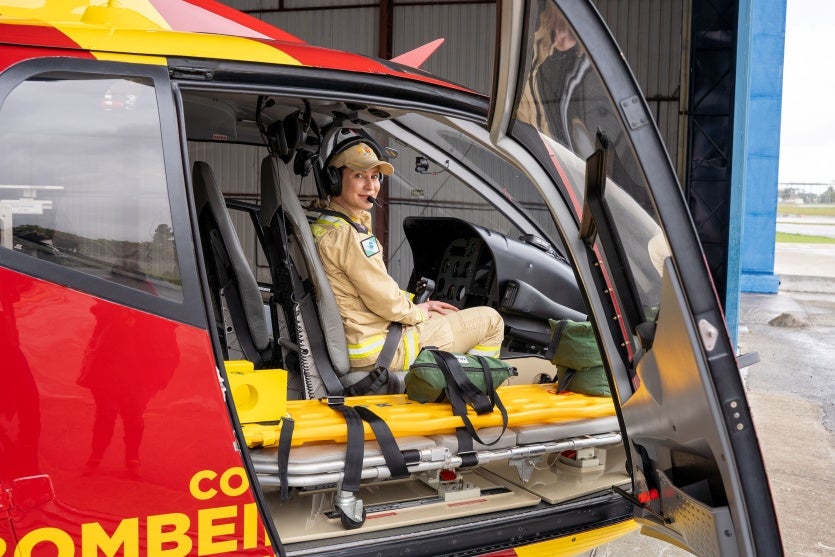 Corpo De Bombeiros Tem Primeira Mulher Piloto De Helicóptero (1)
