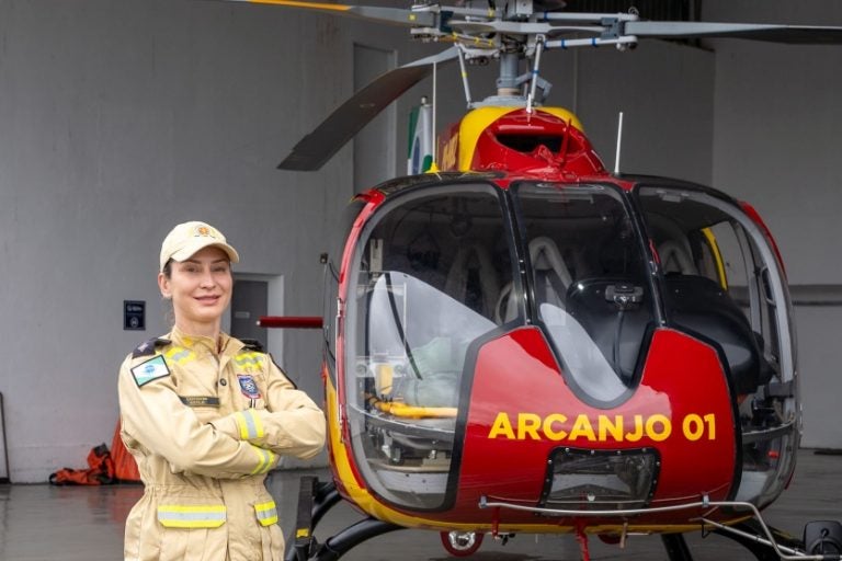Corpo De Bombeiros Tem Primeira Mulher Piloto De Helicóptero (3)