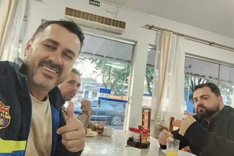 Corpos de cobradores: Rafael Juliano Marascalchi e Robishley Hirnani de Oliveira foram sepultados na manhã deste domingo (21).