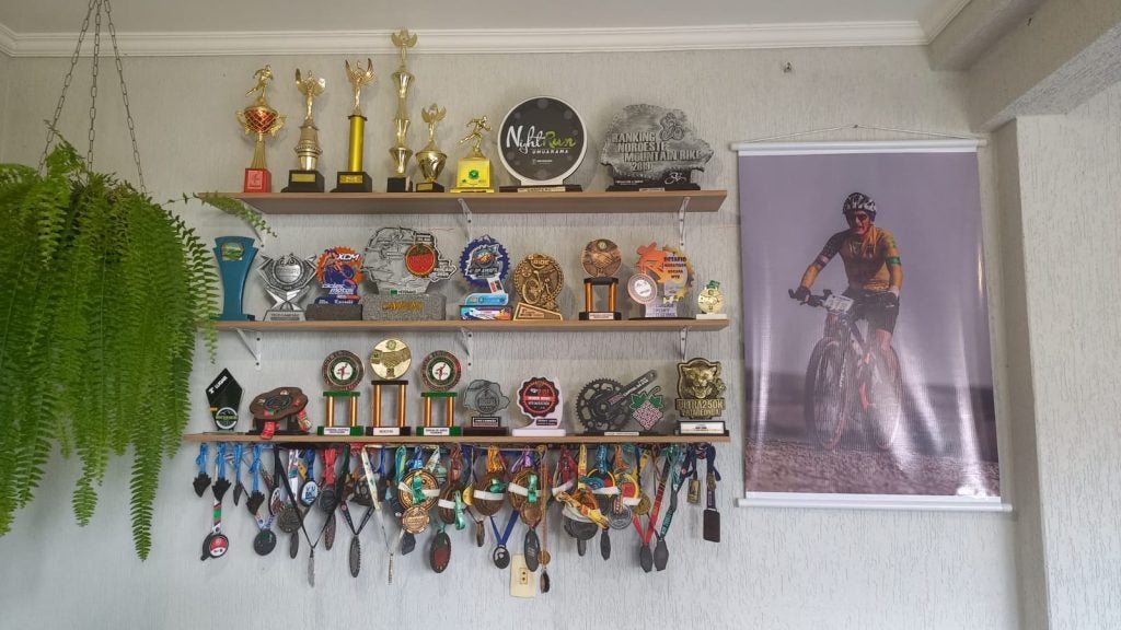 Ciclista de 71 anos, campeão de ultramaratona, inspira a terceira idade