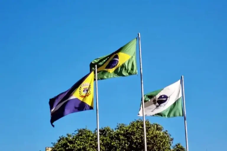 Direita e esquerda convocam: