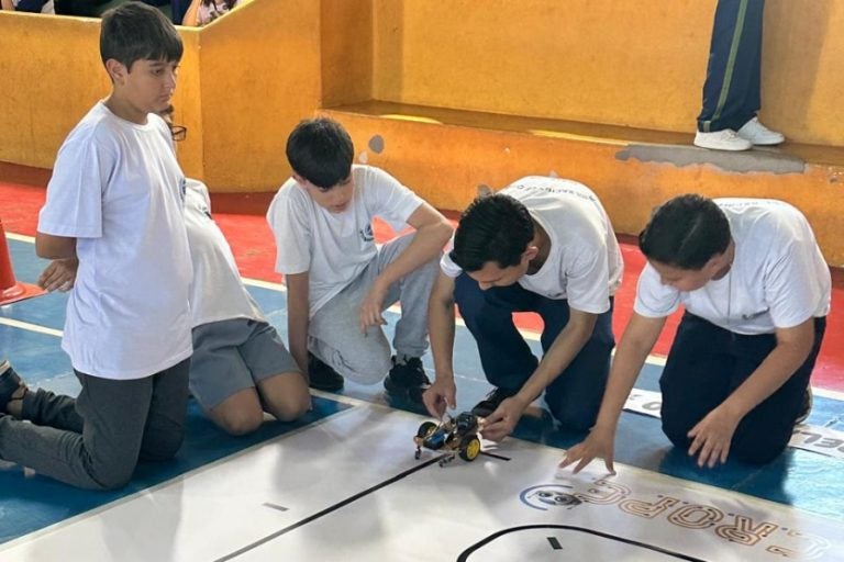 Evento de robótica: durante as disputas, os participantes colocaram em prática os conhecimentos que aprendem em sala de aula.