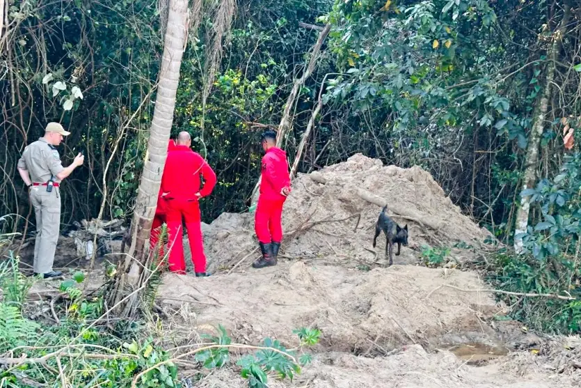 Forca Tarefa Faz Buscas Em Icaraima Onde Veiculo Foi Encontrado 7.jpeg