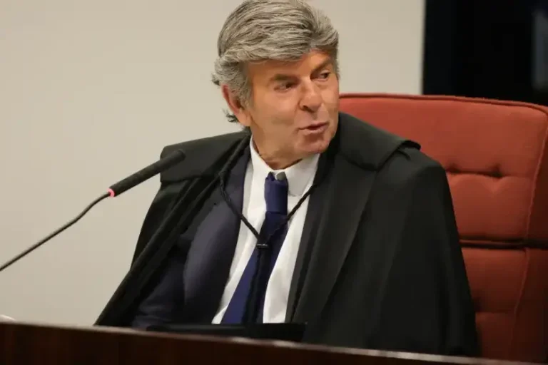 Fux: o placar está em 2 a 1 pela condenação de Bolsonaro.