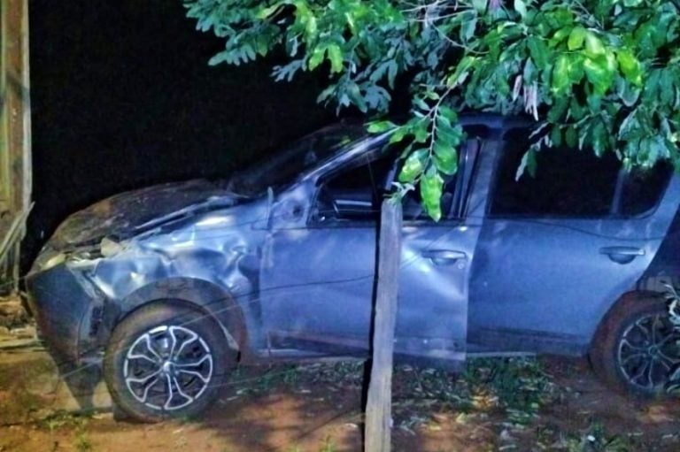 Homem Ameaça Ex De Morte E Bate Carro No Muro Da Casa Dela