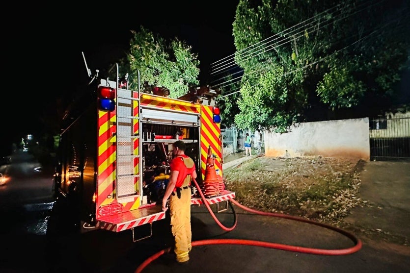 Homem Apanha Ao Tentar Roubar Tv, Volta E Ateia Fogo Na Casa (1)