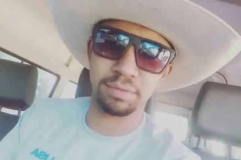 Identificado homem: Anderson dos Santos Silva conduzia um veículo Corsa que capotou após sair da pista.