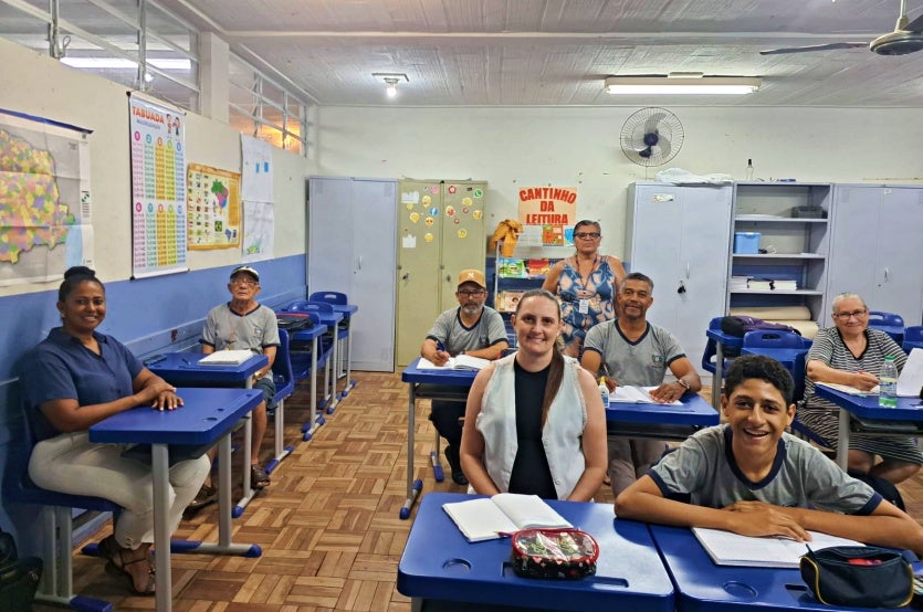 Idoso Surdo tem No Trabalho E Na Escola A Receita Para Seguir Ativo C Na Escola Com Colegas