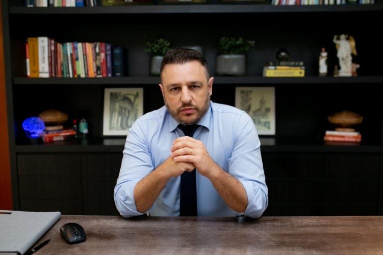 Aciu recebe palestra com psiquiatra Dr. Guilherme Derenusson.