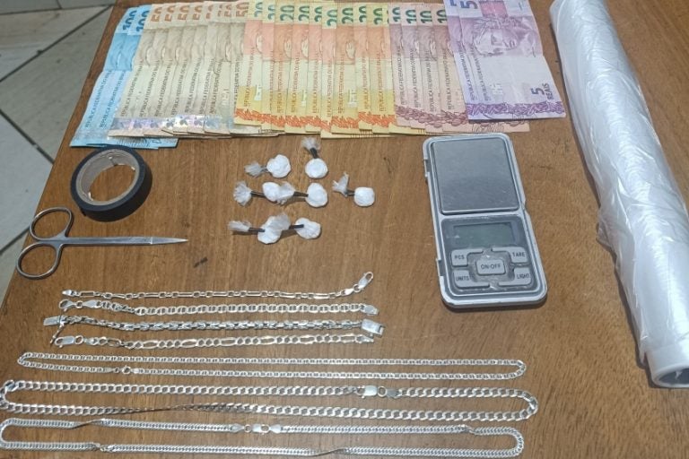 Ponto de tráfico no Sonho Meu é descoberto pela Polícia Militar