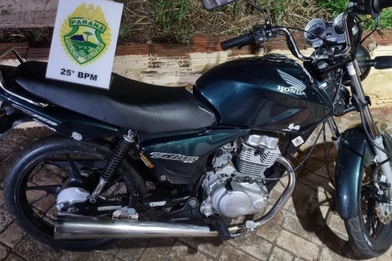 Moto irregular em Pérola é apreendida no Loteamento Viva.