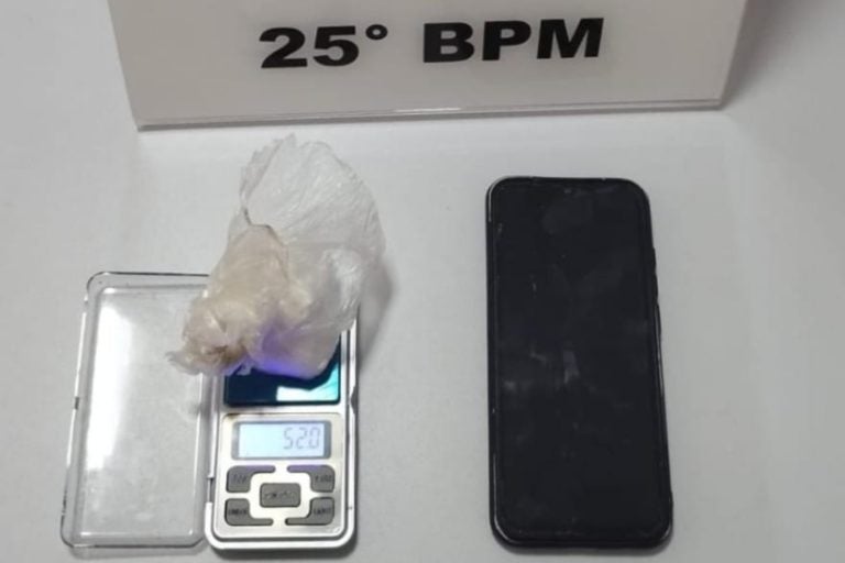 Em Iporã, homens com cocaína tentam fugir da PM e são detidos.