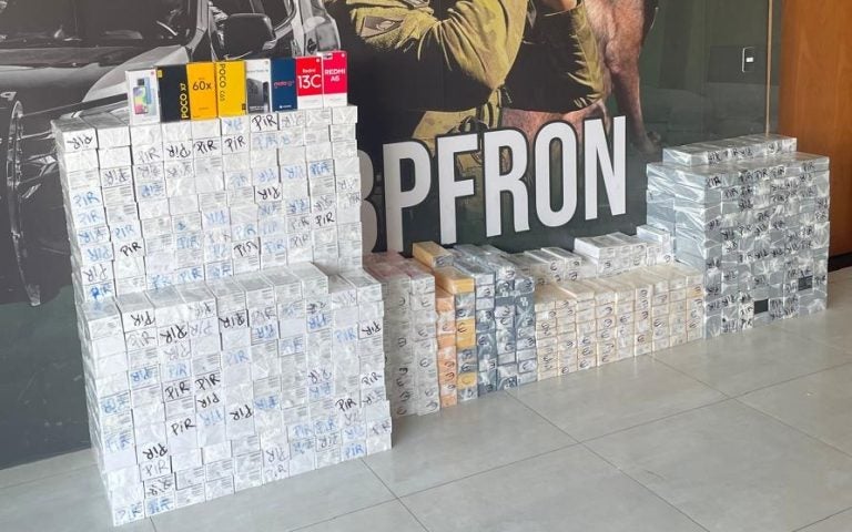 BPFron apreende R$ 1,2 milhão em celulares na PR-323, em Perobal