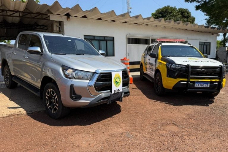 Hilux com placas clonadas é abandonada após perseguição em Assis Chateaubriand.