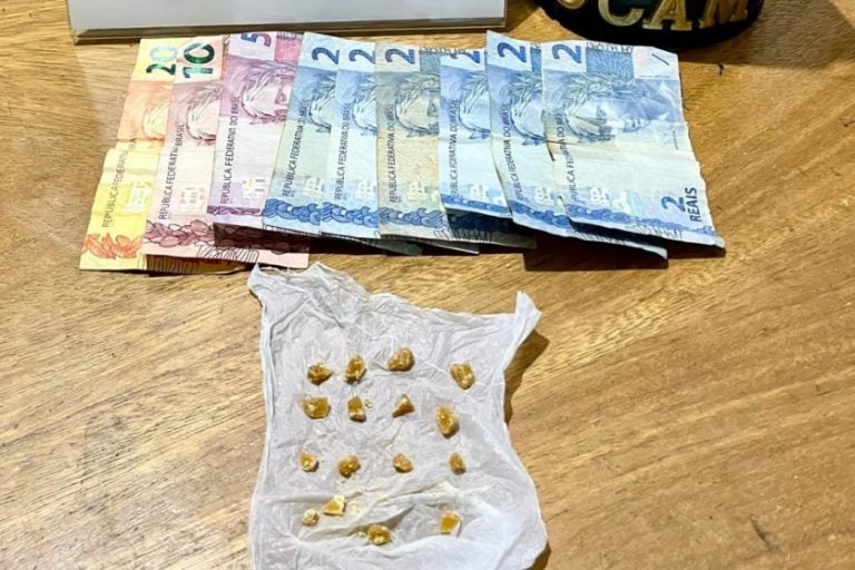 Homem é preso com crack em abordagem no Centro de Umuarama