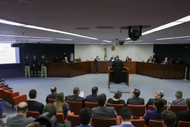 Julgamento de Bolsonaro: a análise do caso será retomada na próxima terça-feira (9).
