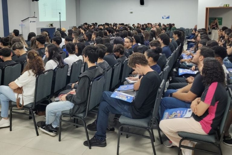 Nre Umuarama Reúne 350 Alunos Para Aulão Da Recomposição (1)