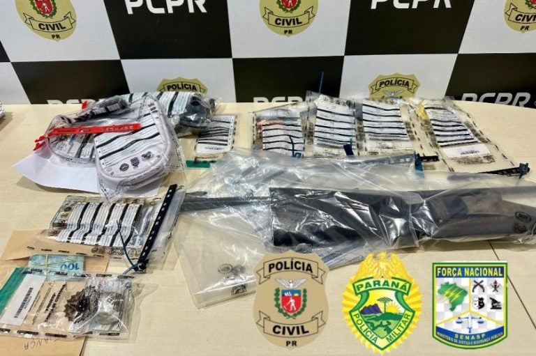 Operação Hércules Polícia Prende 8 E Apreende Armas E Drogas