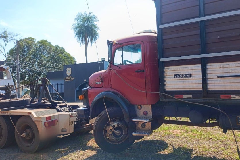 Pc Prende 4 Pessoas E Recupera Caminhão Furtado Em Umuarama (1)