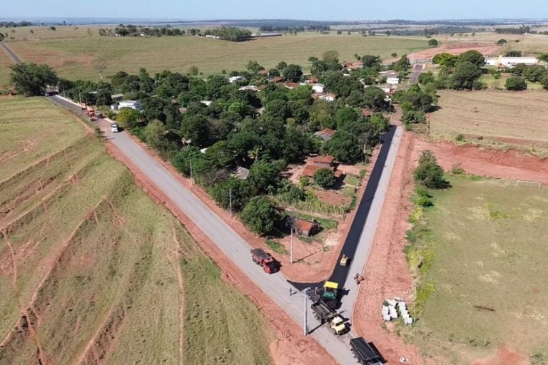 Pavimentação asfáltica: As obras fazem parte de uma série de ações voltadas à infraestrutura urbana e rural.