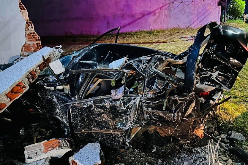 Umuarama Condutor Fica Ferido Após Colisão Em Muro De Empresa (1)